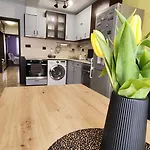 Golden Urban, до центъра и университета, бърз Wifi 아파트